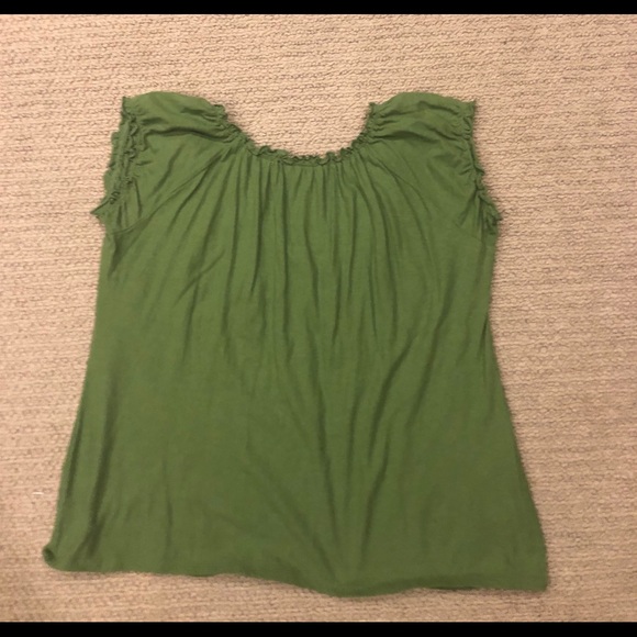 Short sleeve top with ruffle accents - Picture 3 of 3